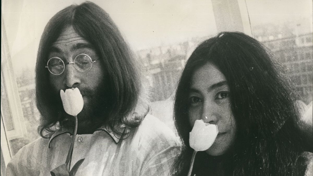Devadesátiletá Yoko Ono, ctěná i nenáviděná, opečovává odkaz Johna Lennona